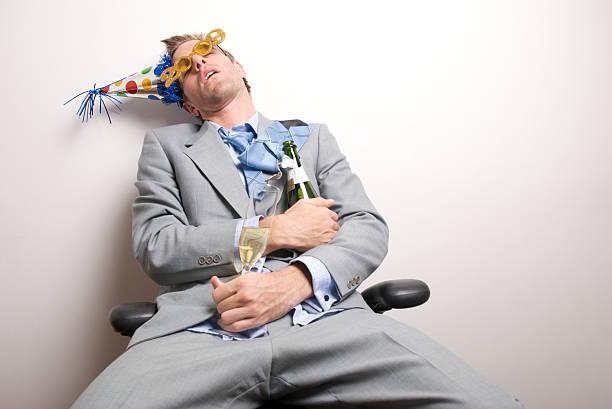 Фото Как пить и не пьянеть: 5 эффективных советов тем, кто хочет остаться трезвым на новогоднем корпоративе 5