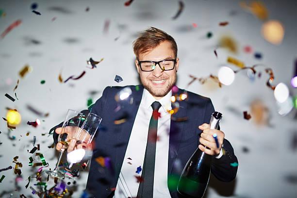 Фото Как пить и не пьянеть: 5 эффективных советов тем, кто хочет остаться трезвым на новогоднем корпоративе 3