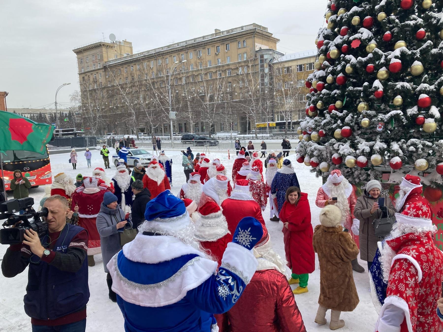 Фото В Новосибирск начался  первый Съезд Дедов Морозов 5