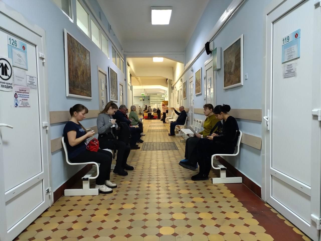 Фото 16 тысяч вызовов в сутки: что происходит на станции скорой помощи после всплеска ОРВИ в Новосибирске 5