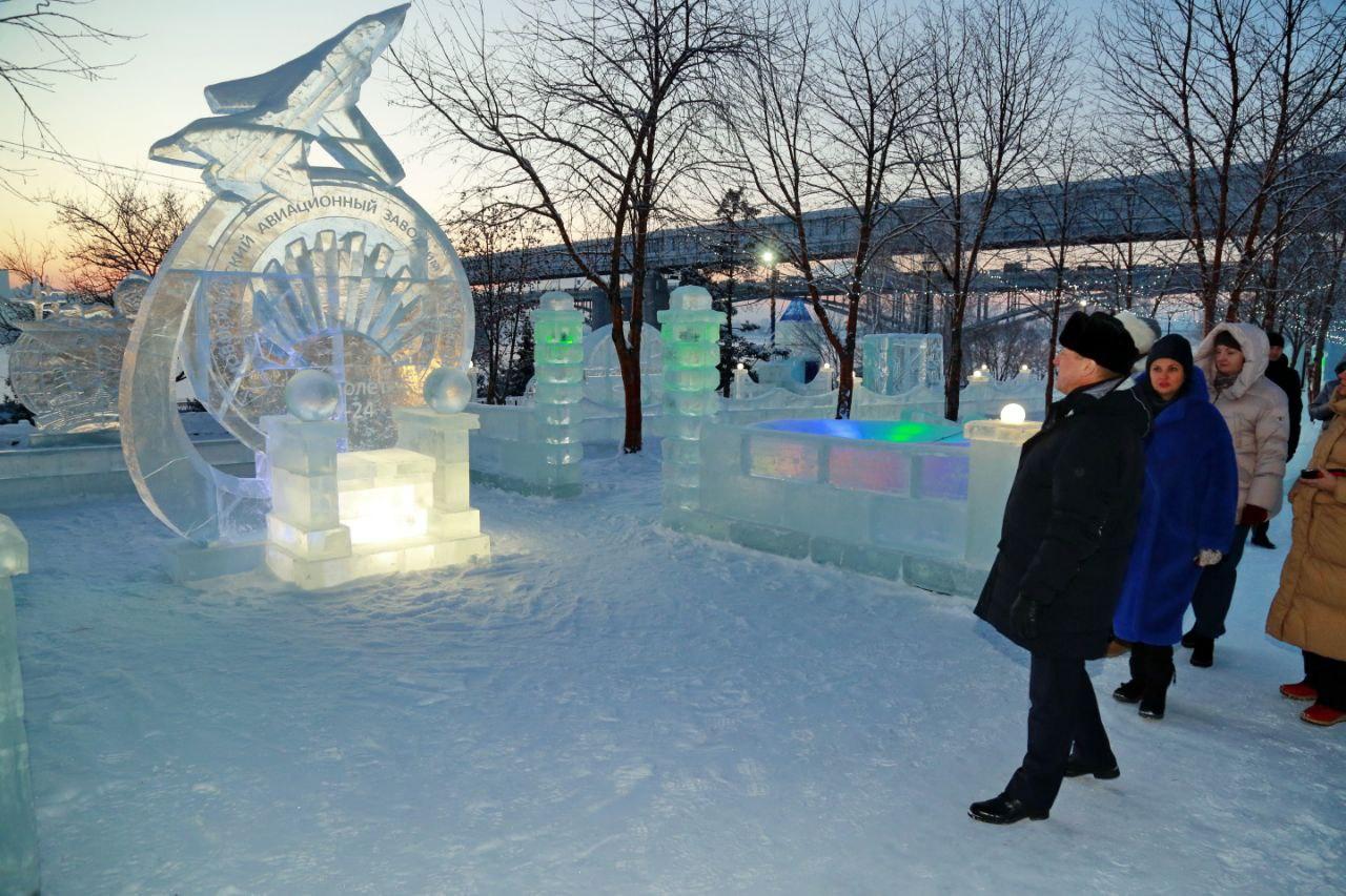 Фото Мэр Новосибирска Локоть проверил ледовый городок на Михайловской набережной 2