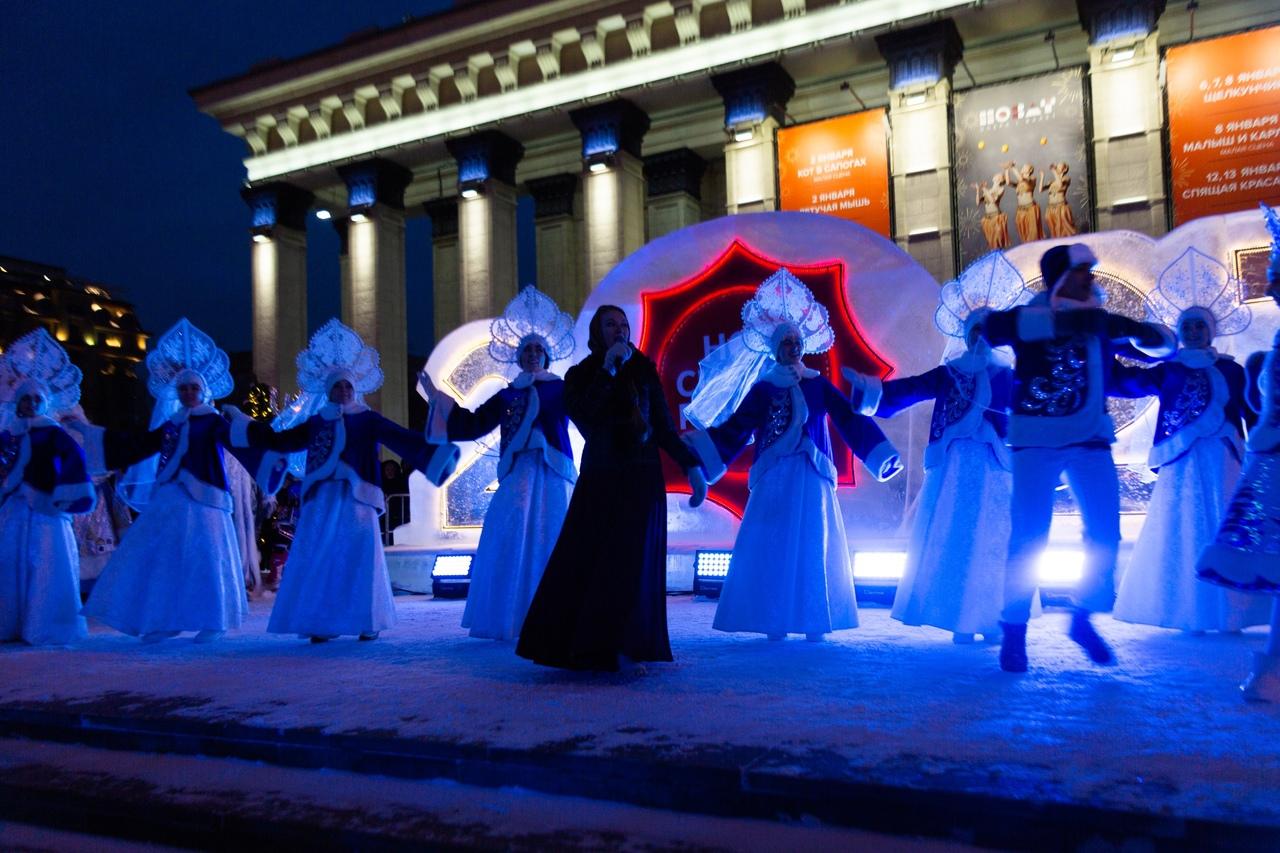Фото В Новосибирске Деды Морозы и мэр Локоть открыли проект «Новогодняя столица России» — фотоотчет 9