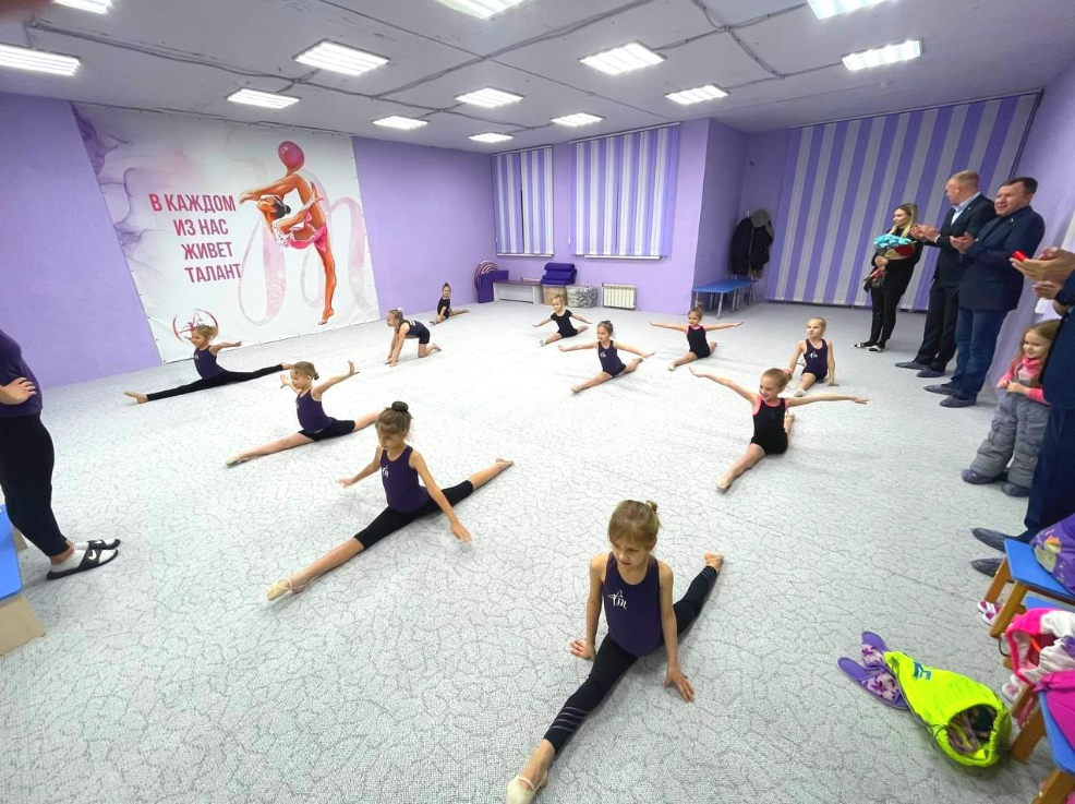 Фото В микрорайоне Новомарусино Новосибирска открыли два детских спортивных зала 4