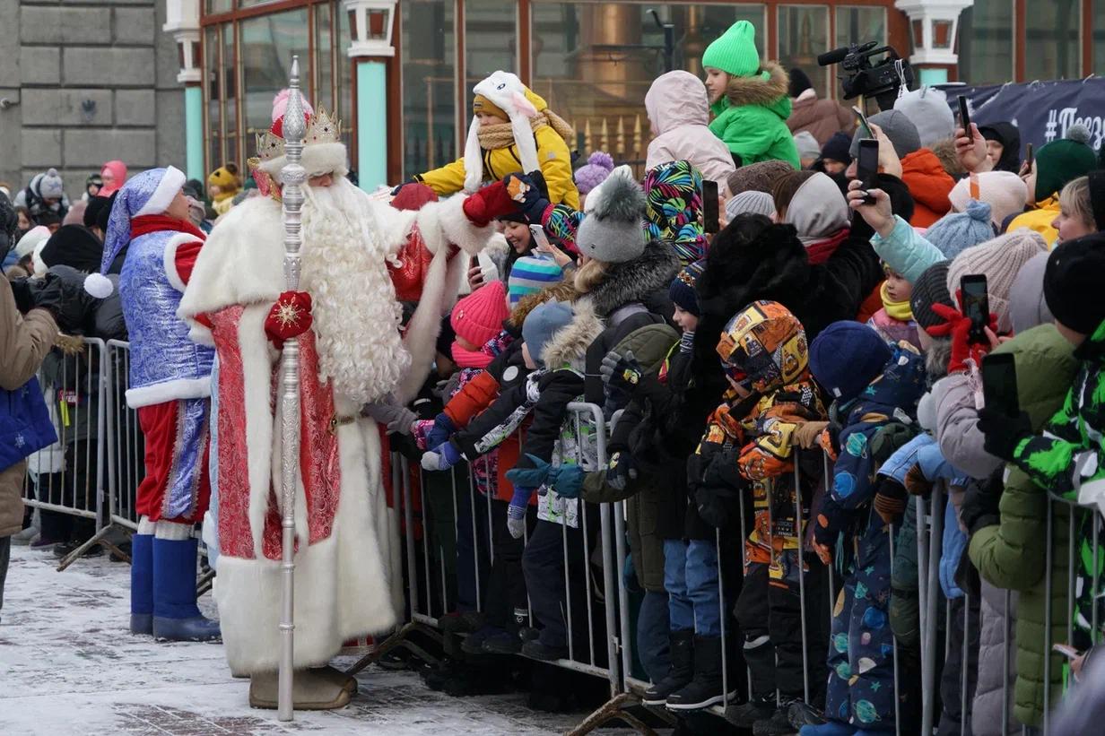 Фото Из Великого Устюга с любовью: в Новосибирск прибыл поезд Деда Мороза — как это было 12