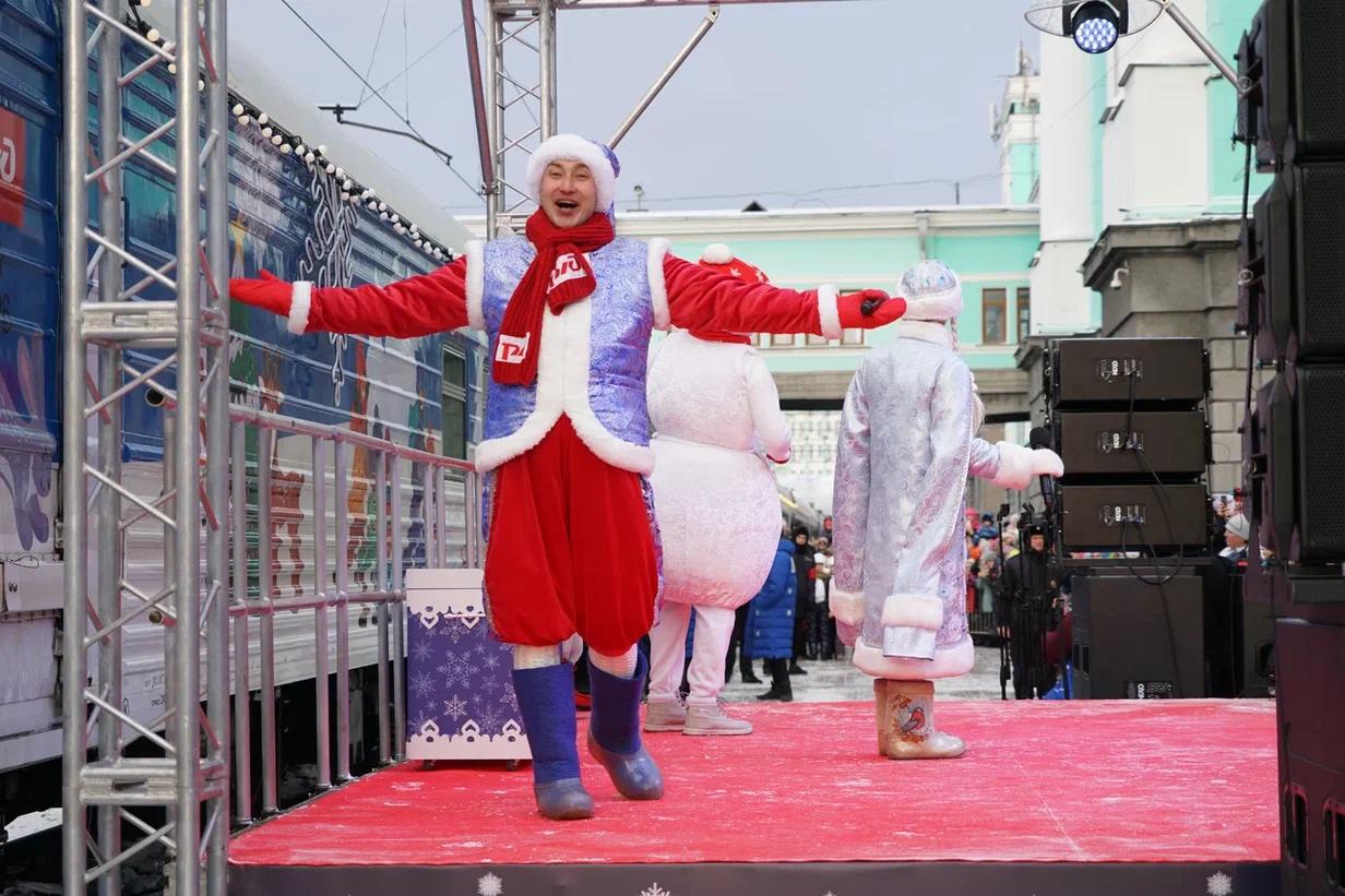 Фото Из Великого Устюга с любовью: в Новосибирск прибыл поезд Деда Мороза — как это было 6