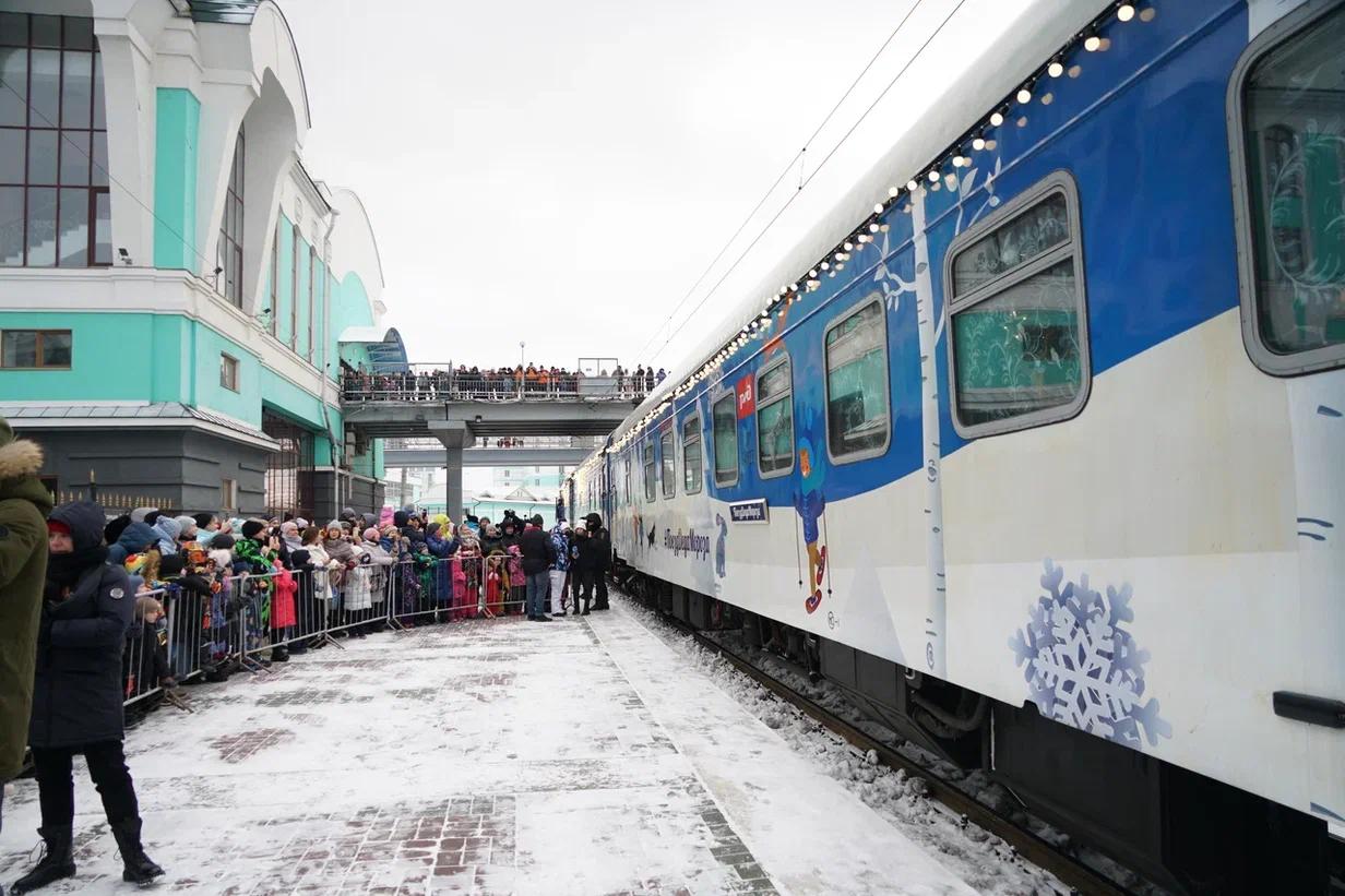 Фото Из Великого Устюга с любовью: в Новосибирск прибыл поезд Деда Мороза — как это было 5