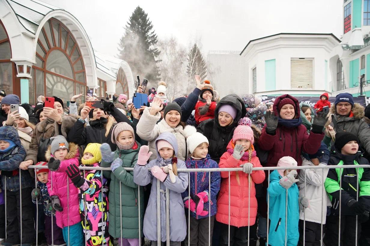 Фото Из Великого Устюга с любовью: в Новосибирск прибыл поезд Деда Мороза — как это было 4
