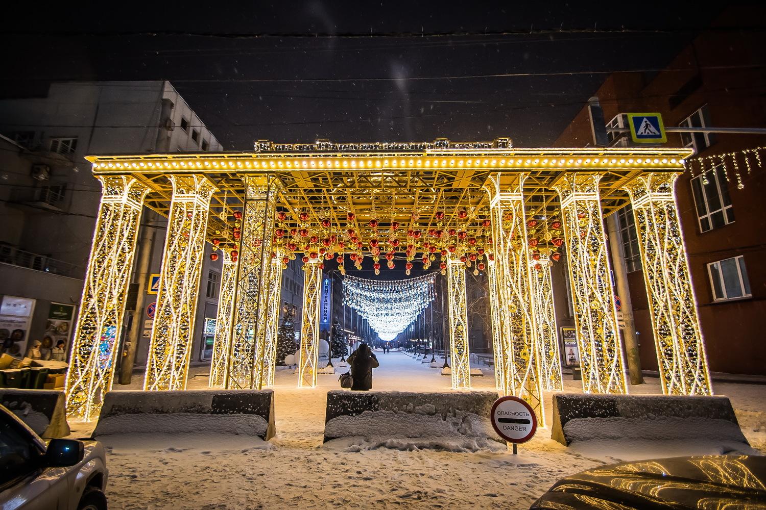 Фото Новосибирск украсили к Новому году — лучшие фотографии с центра города 5