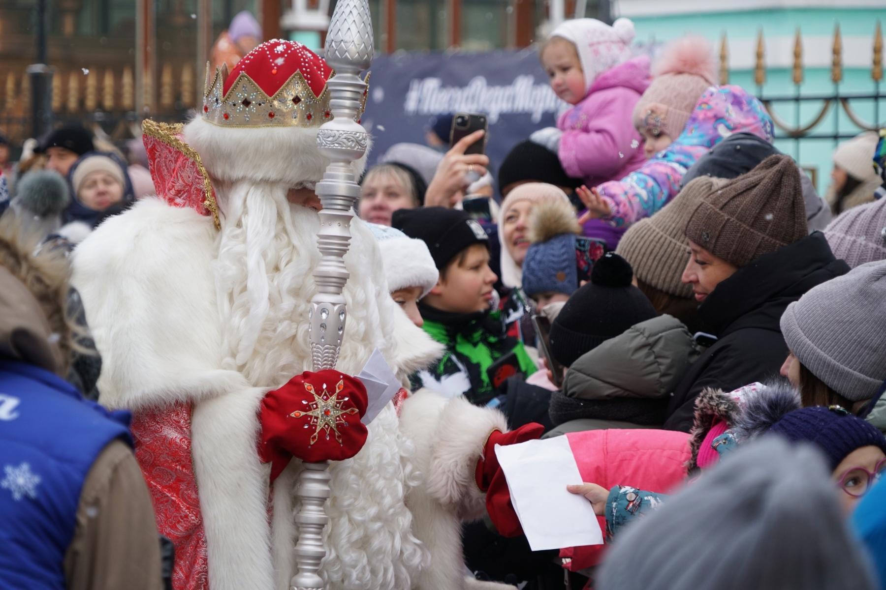 Фото Поезд Деда Мороза из Великого Устюга прибыл в Новосибирск 3