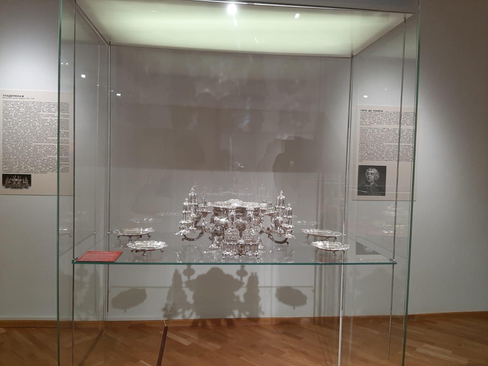 Фото В Новосибирском художественном музее открылась уникальная  выставка художественного серебра из коллекции Исторического музея 3
