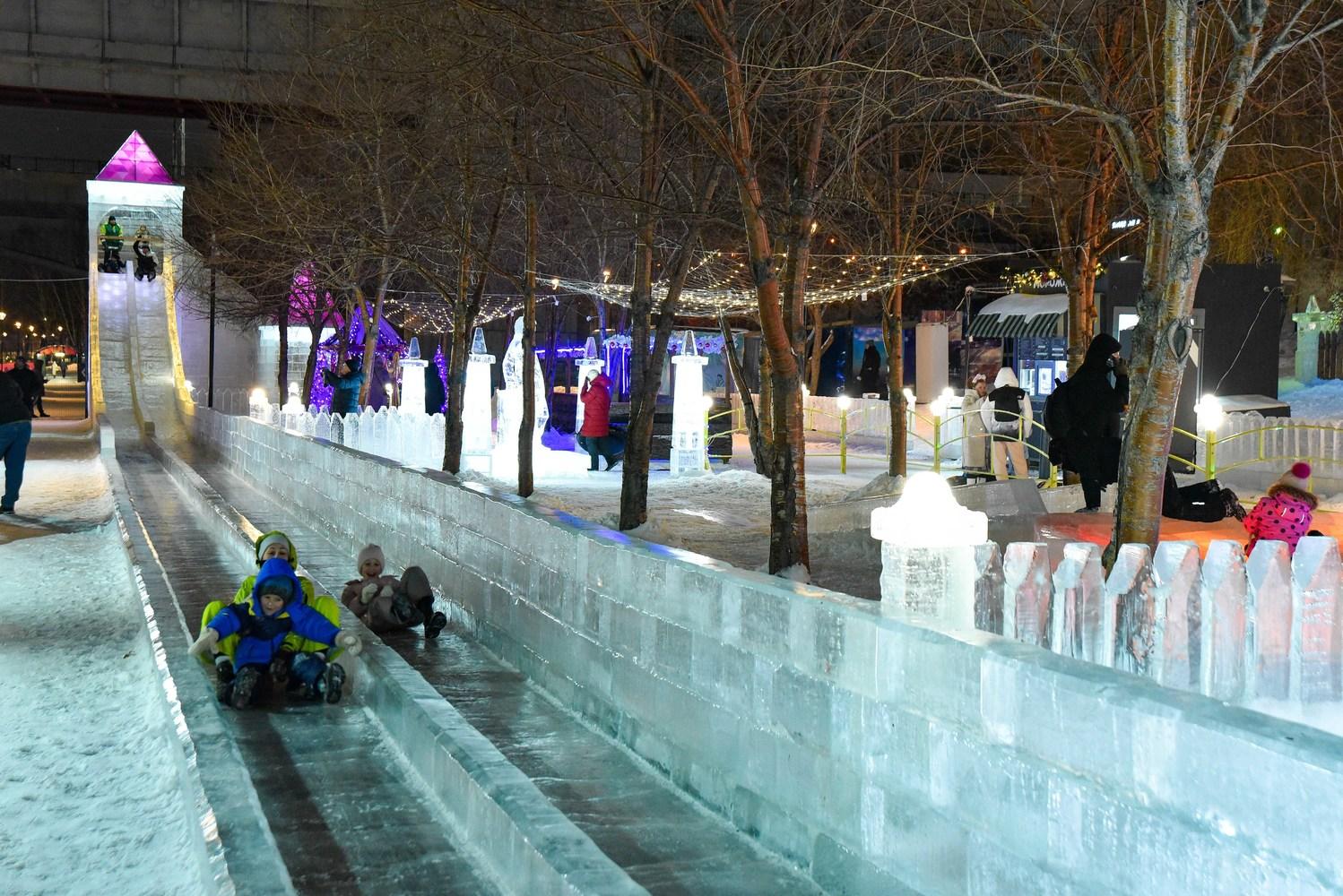 Фото В Новосибирске открылся ледовый городок по мотивам сказок Пушкина. Фоторепортаж 14