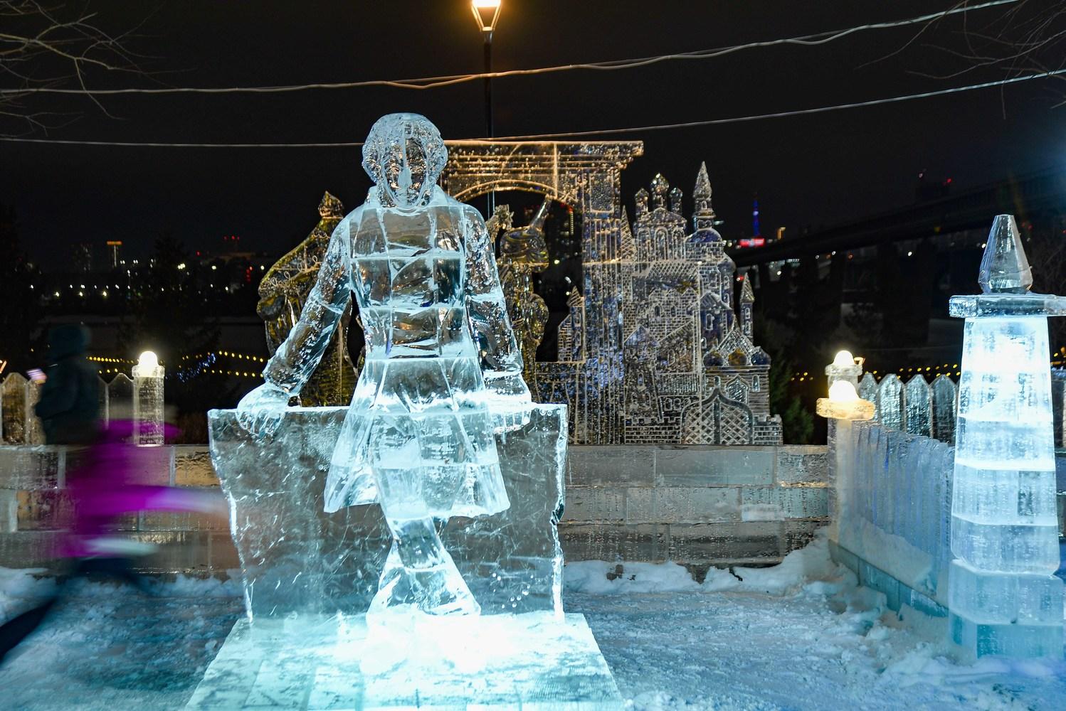 Фото В Новосибирске открылся ледовый городок по мотивам сказок Пушкина. Фоторепортаж 17