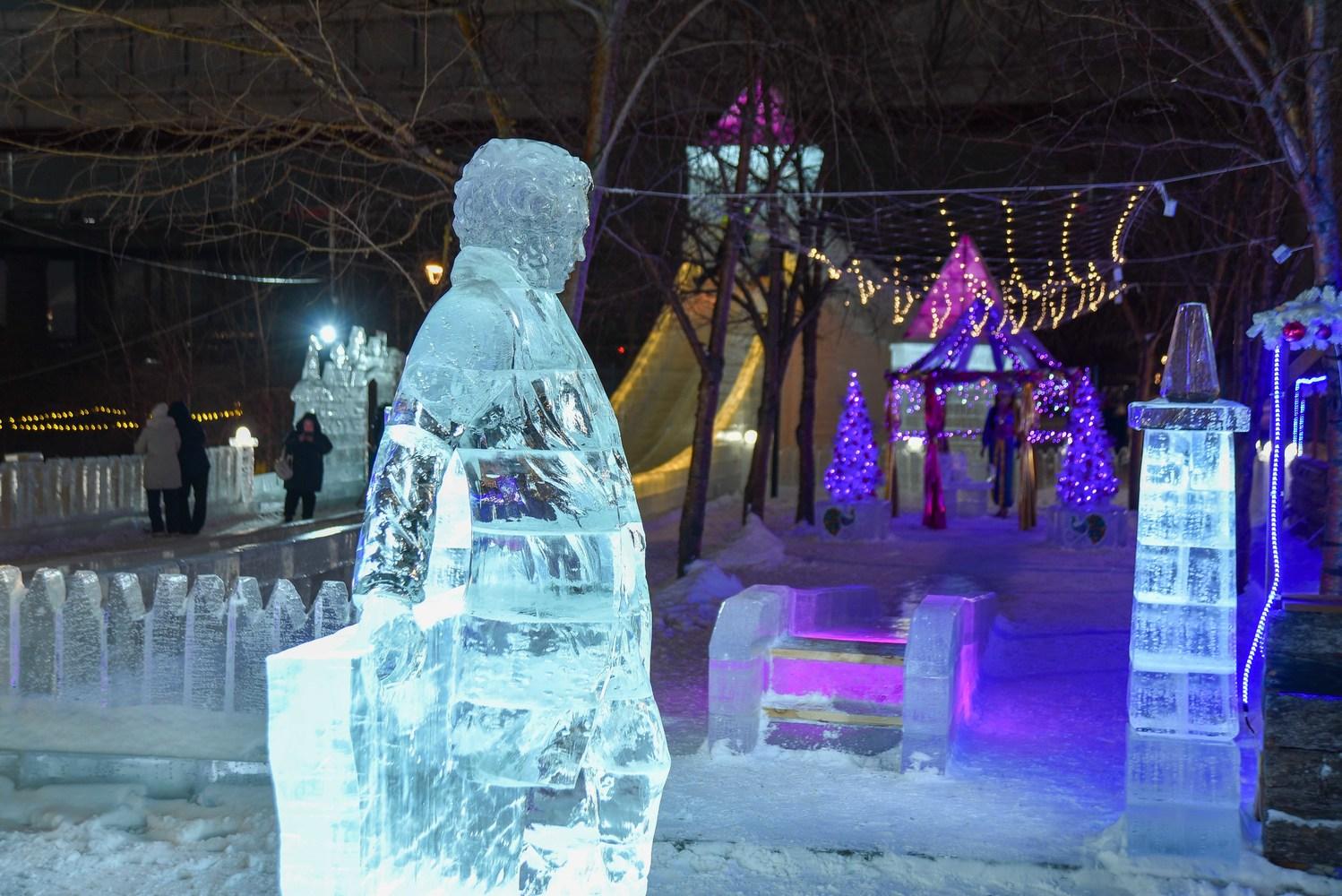 Фото В Новосибирске открылся ледовый городок по мотивам сказок Пушкина. Фоторепортаж 18