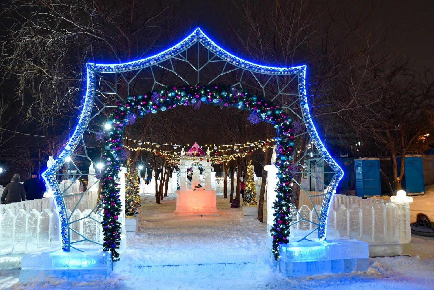 Фото В Новосибирске открылся ледовый городок по мотивам сказок Пушкина. Фоторепортаж 3