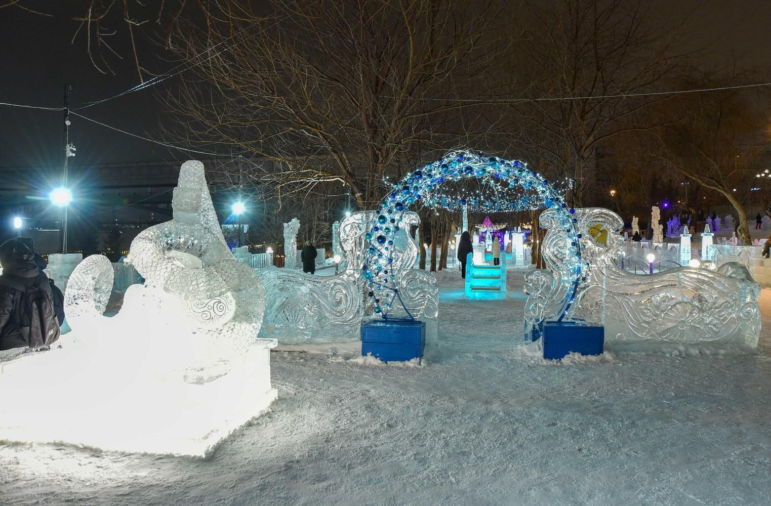 Фото В Новосибирске открылся ледовый городок по мотивам сказок Пушкина. Фоторепортаж 8