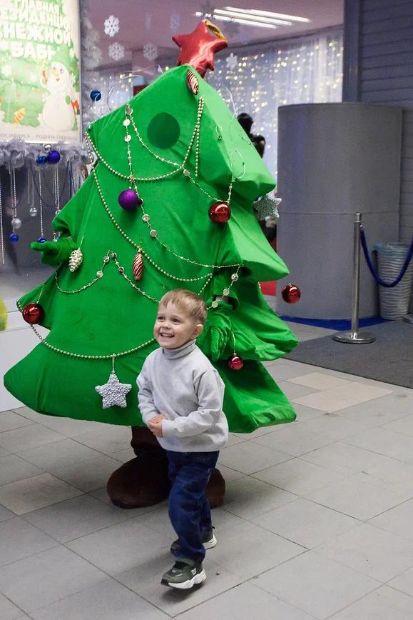 Фото В Новосибирске зажгли праздничную иллюминацию на улице Ленина и в скверах. ФОТОРЕПОРТАЖ 3