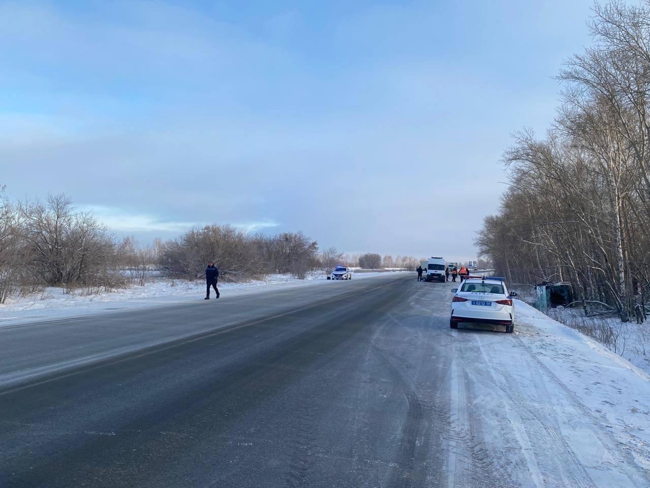 Фото В Новосибирской области перевернулся рейсовый автобус с 43 пассажирами. ПОДРОБНОСТИ 2