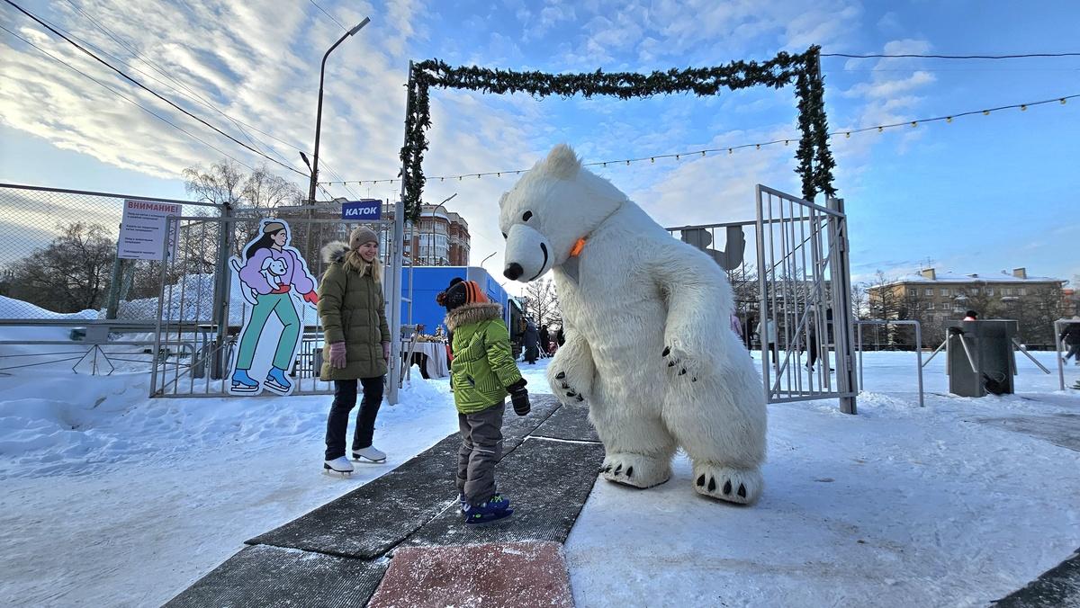 Фото Самый большой каток Новосибирска открылся на стадионе «Спартак». Фоторепортаж 12 - Сиб.ФМ Фото Самый большой каток Новосибирска открылся на стадионе «Спартак». Фоторепортаж 12