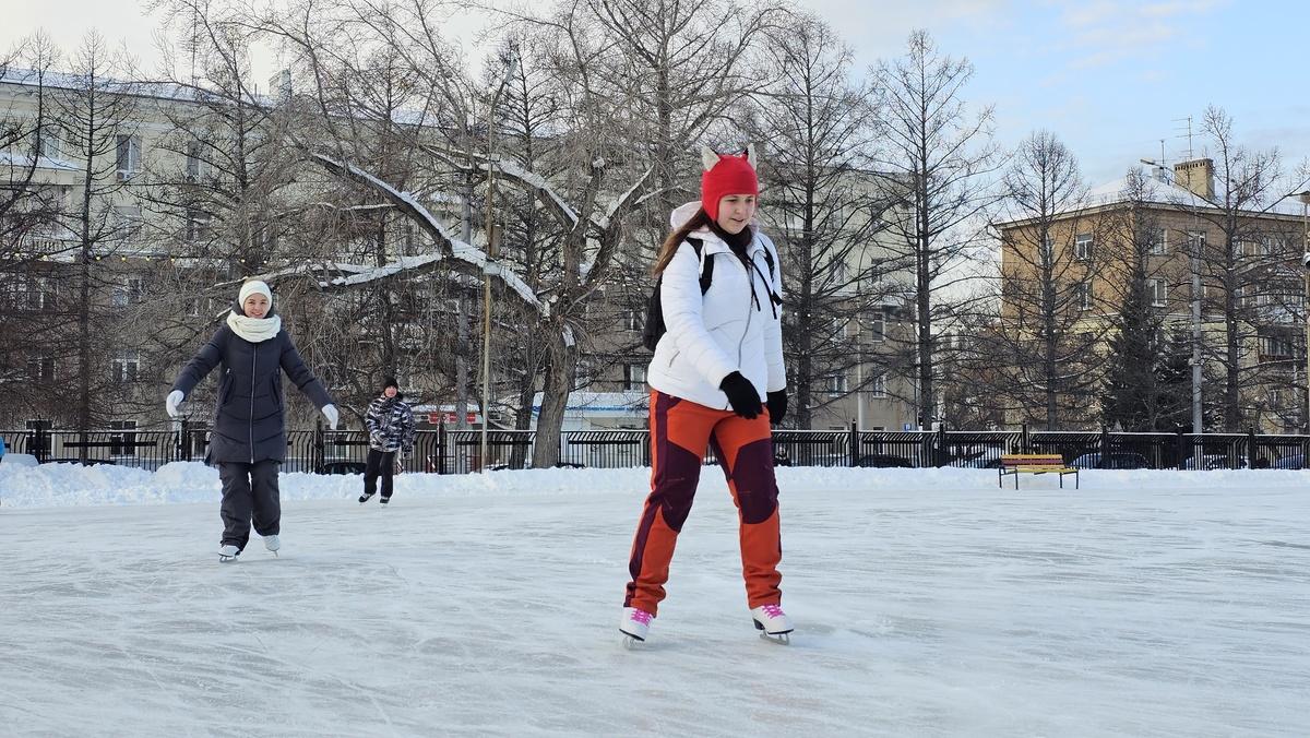 Фото Самый большой каток Новосибирска открылся на стадионе «Спартак». Фоторепортаж 14 - Сиб.ФМ Фото Самый большой каток Новосибирска открылся на стадионе «Спартак». Фоторепортаж 14