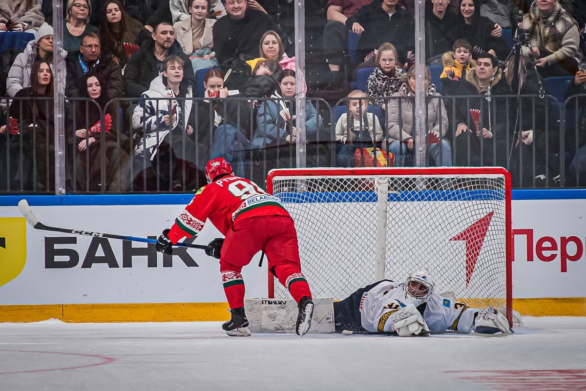 Фото Сборная «Россия 25» одержала победу на турнире по хоккею 3х3 на Кубке Первого канала в Новосибирске. Фоторепортаж 20