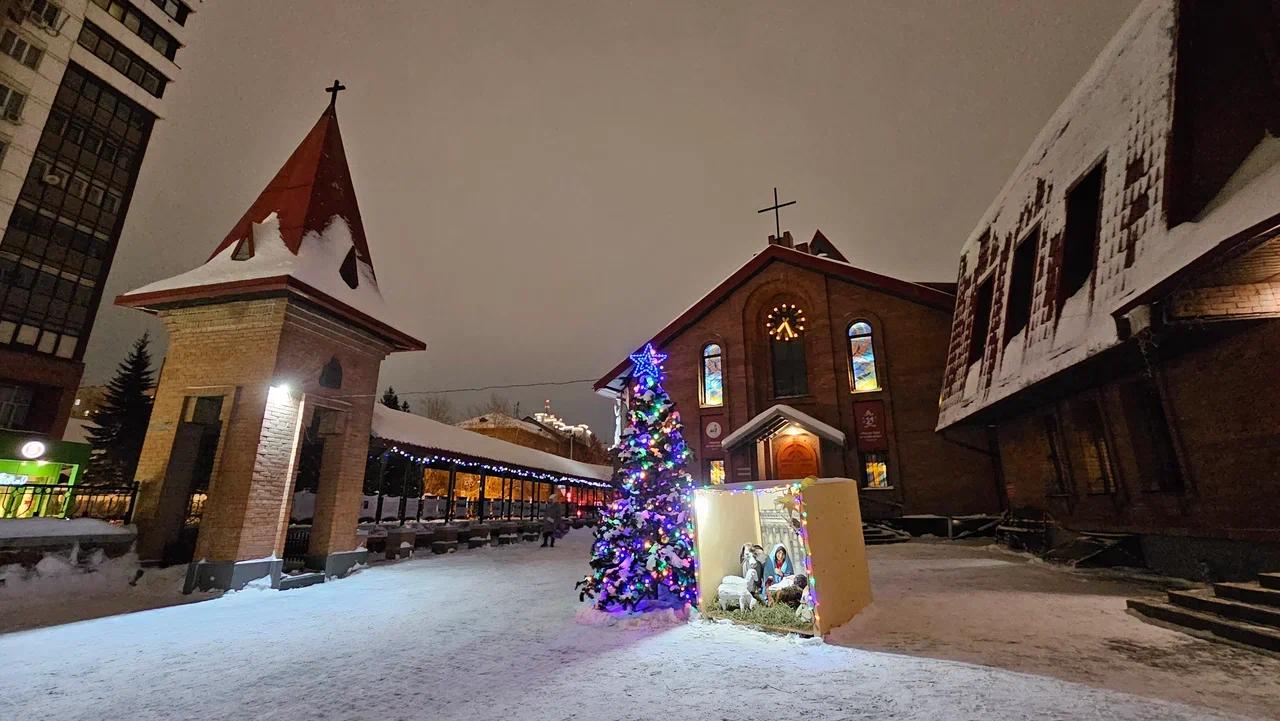Фото В Новосибирске в соборе Преображение Господня прошла служба в честь католического Рождества. ФОТОРЕПОРТАЖ 3