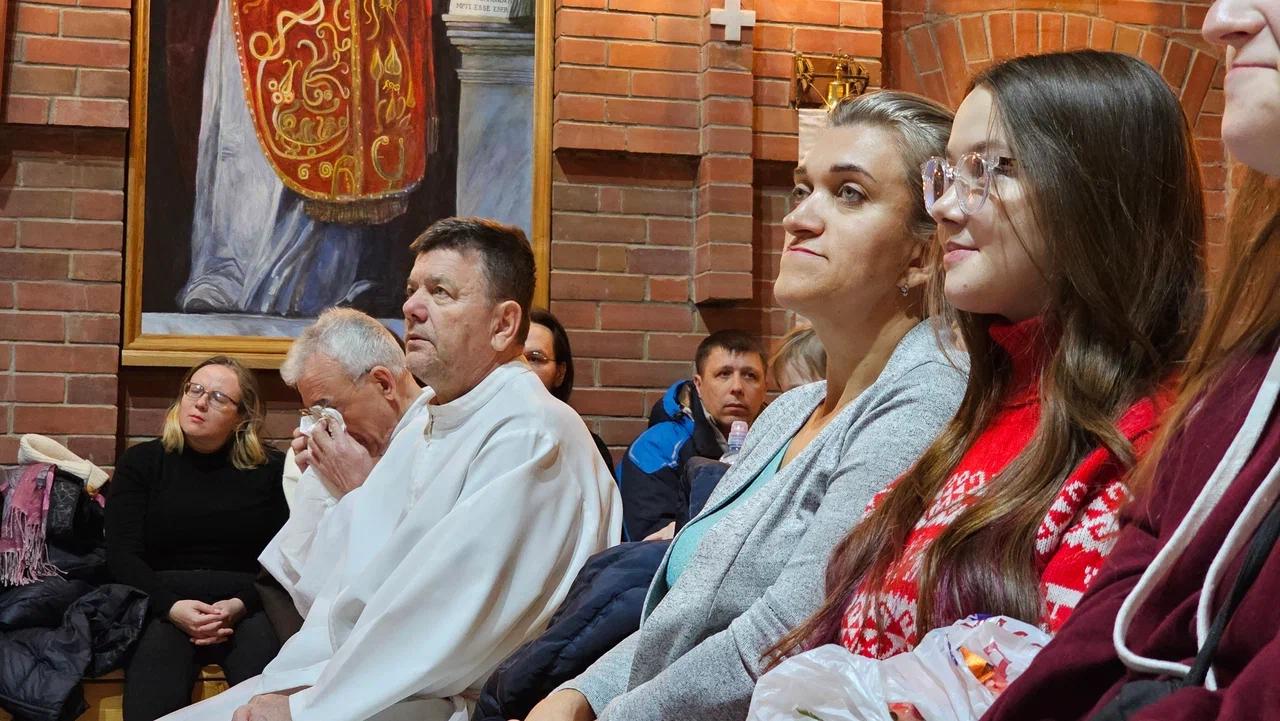 Фото В Новосибирске в соборе Преображение Господня прошла служба в честь католического Рождества. ФОТОРЕПОРТАЖ 9