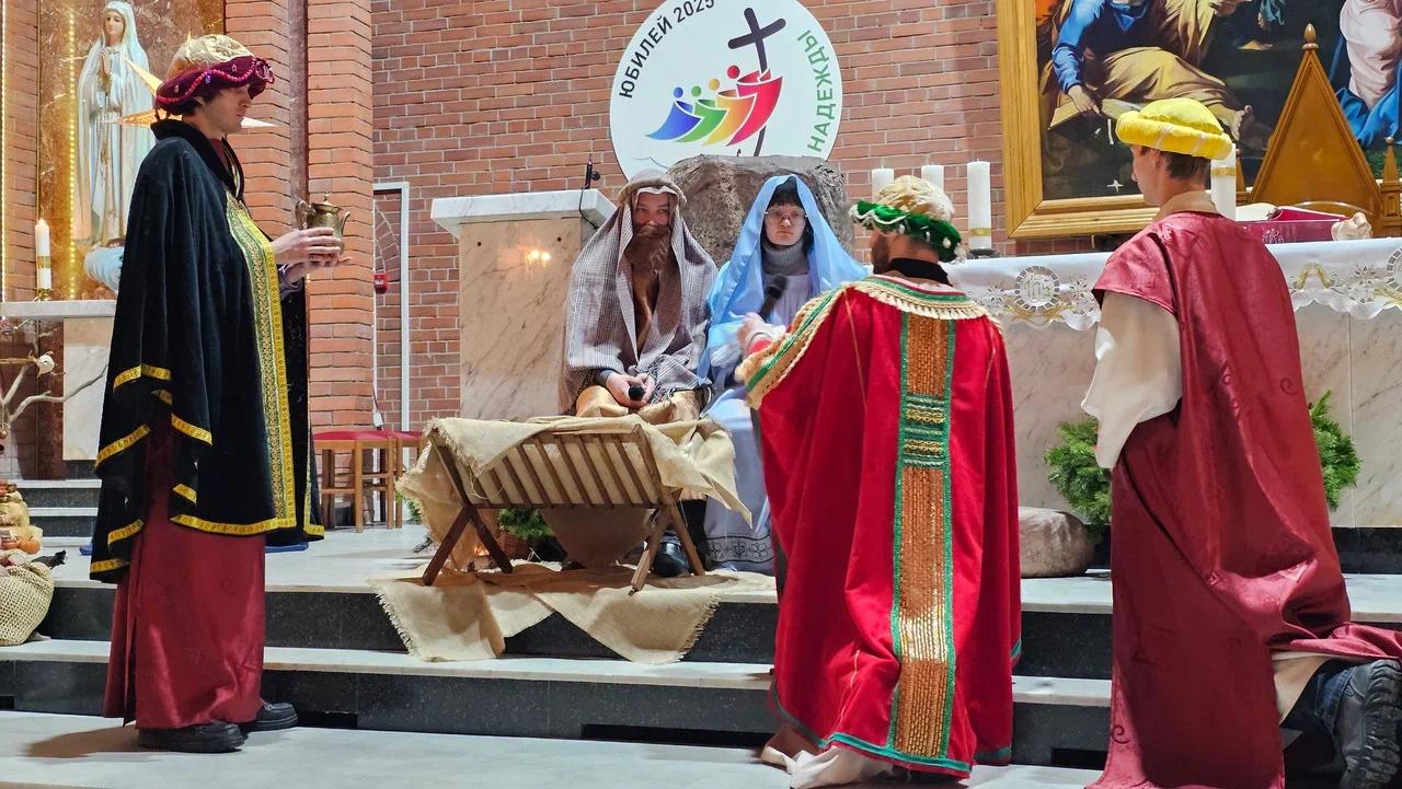 Фото В Новосибирске в соборе Преображение Господня прошла служба в честь католического Рождества. ФОТОРЕПОРТАЖ 10