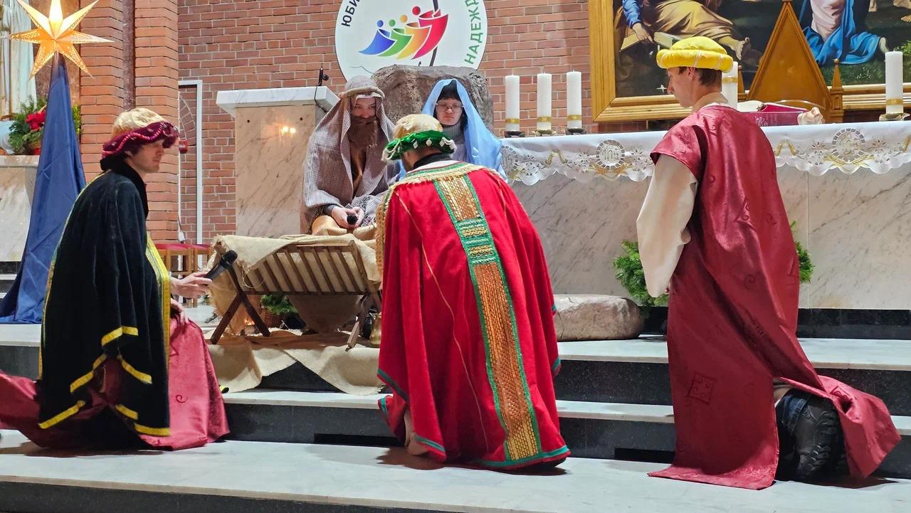 Фото В Новосибирске в соборе Преображение Господня прошла служба в честь католического Рождества. ФОТОРЕПОРТАЖ 12