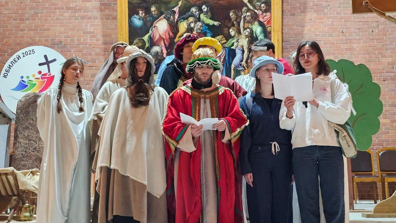 Фото В Новосибирске в соборе Преображение Господня прошла служба в честь католического Рождества. ФОТОРЕПОРТАЖ 13