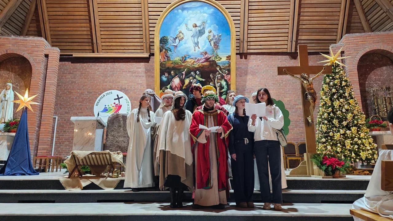 Фото В Новосибирске в соборе Преображение Господня прошла служба в честь католического Рождества. ФОТОРЕПОРТАЖ 14