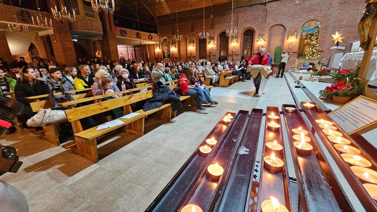 Фото В Новосибирске в соборе Преображение Господня прошла служба в честь католического Рождества. ФОТОРЕПОРТАЖ 15