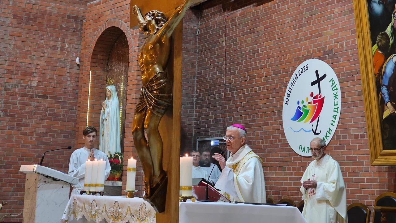 Фото В Новосибирске в соборе Преображение Господня прошла служба в честь католического Рождества. ФОТОРЕПОРТАЖ 17