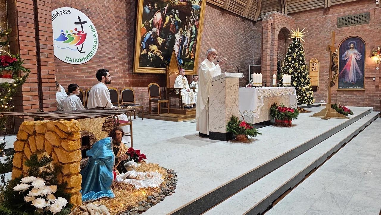 Фото В Новосибирске в соборе Преображение Господня прошла служба в честь католического Рождества. ФОТОРЕПОРТАЖ 18
