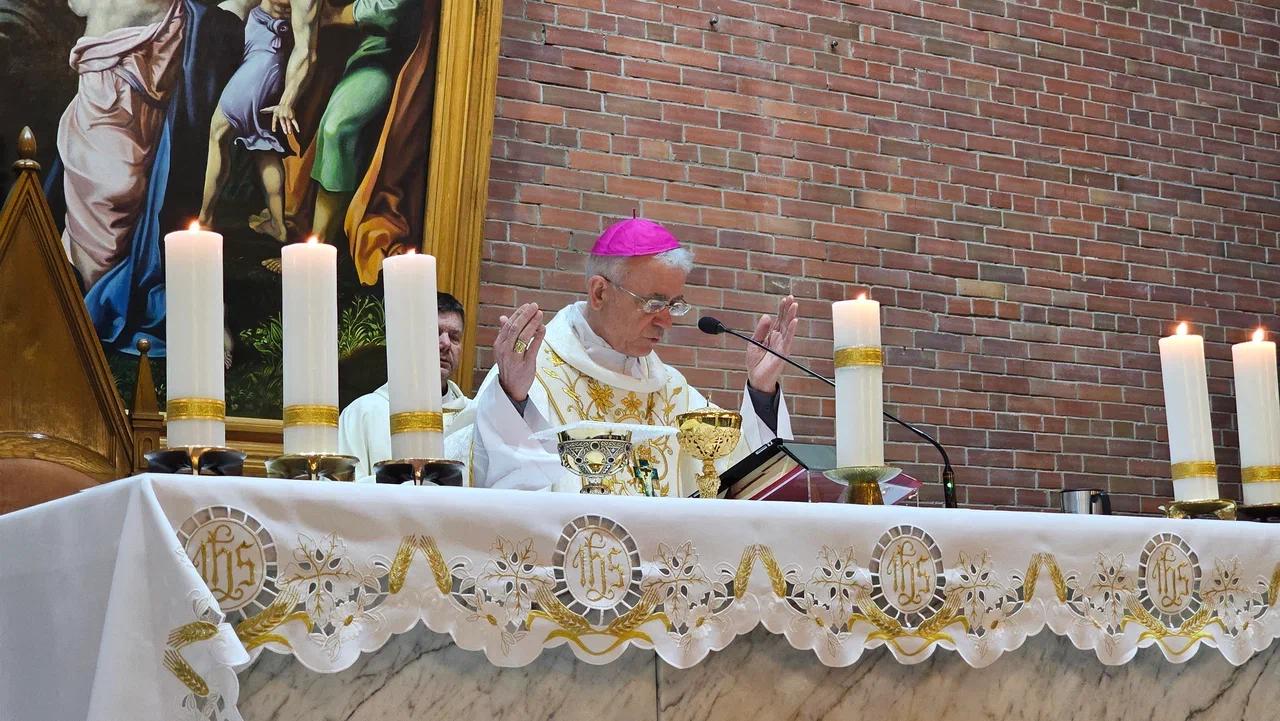 Фото В Новосибирске в соборе Преображение Господня прошла служба в честь католического Рождества. ФОТОРЕПОРТАЖ 21