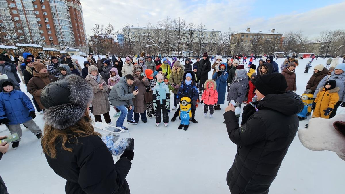 Фото Самый большой каток Новосибирска открылся на стадионе «Спартак». Фоторепортаж 27 - Сиб.ФМ Фото Самый большой каток Новосибирска открылся на стадионе «Спартак». Фоторепортаж 27