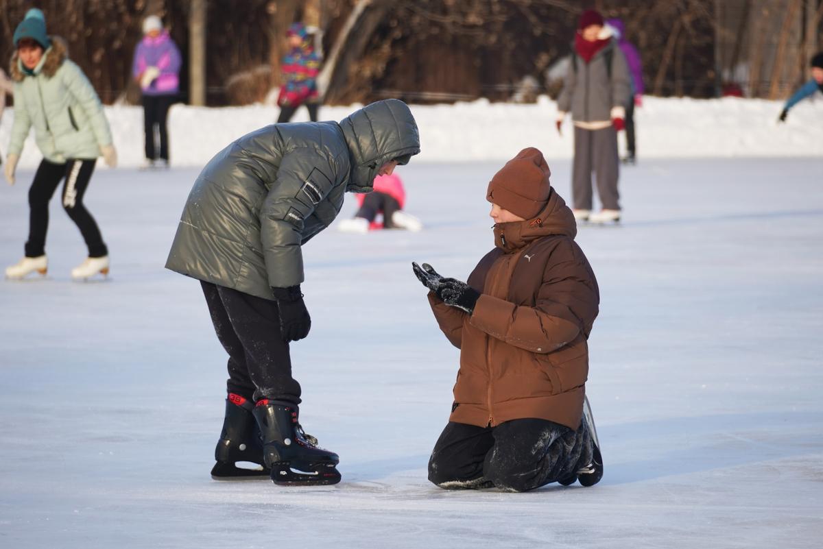 Фото Самый большой каток Новосибирска открылся на стадионе «Спартак». Фоторепортаж 30