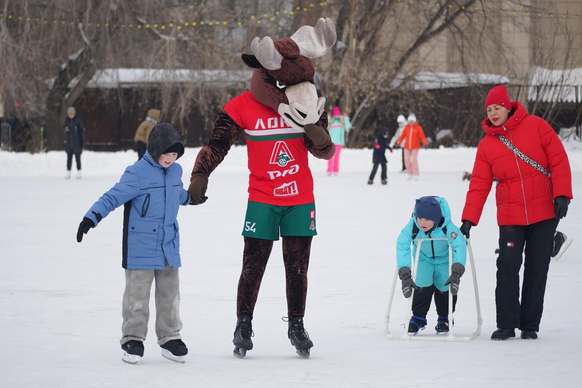 Фото Самый большой каток Новосибирска открылся на стадионе «Спартак». Фоторепортаж 32