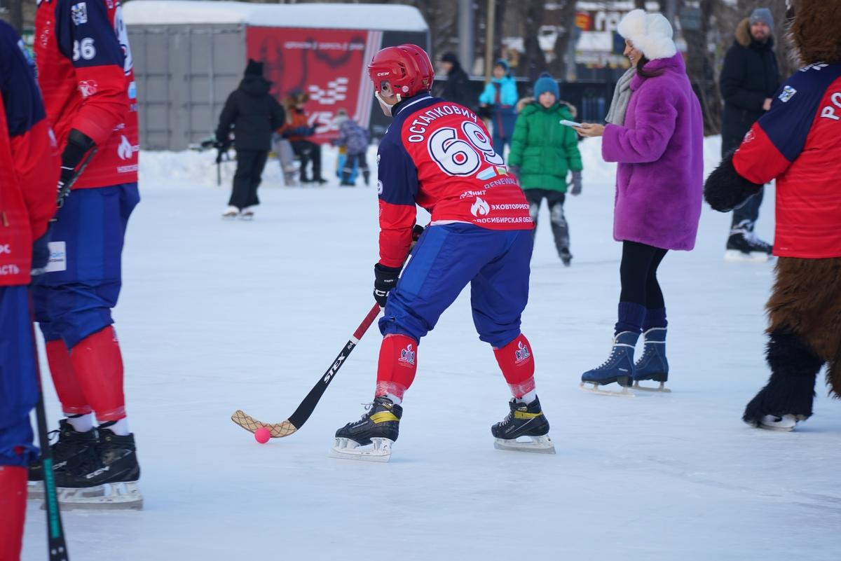 Фото Самый большой каток Новосибирска открылся на стадионе «Спартак». Фоторепортаж 34