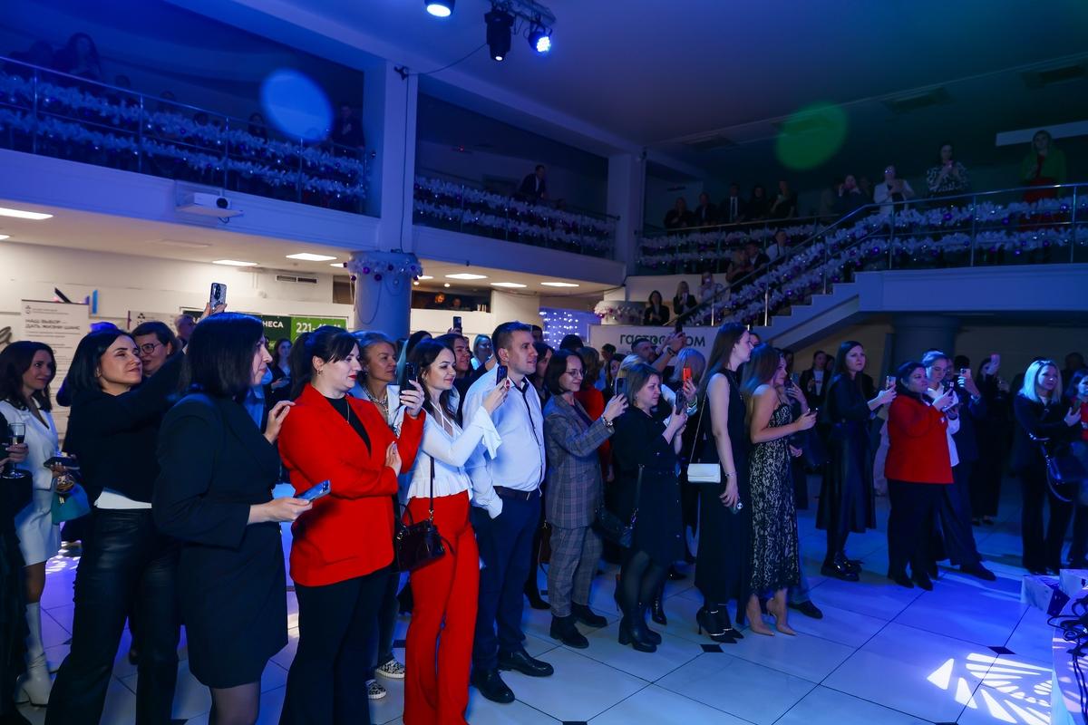 Фото «Настоящие успехи рождаются в команде»: медиахолдинг «Сиб.фм Group» подвёл итоги года. Фоторепортаж 32 - Сиб.ФМ Фото «Настоящие успехи рождаются в команде»: медиахолдинг «Сиб.фм Group» подвёл итоги года. Фоторепортаж 32