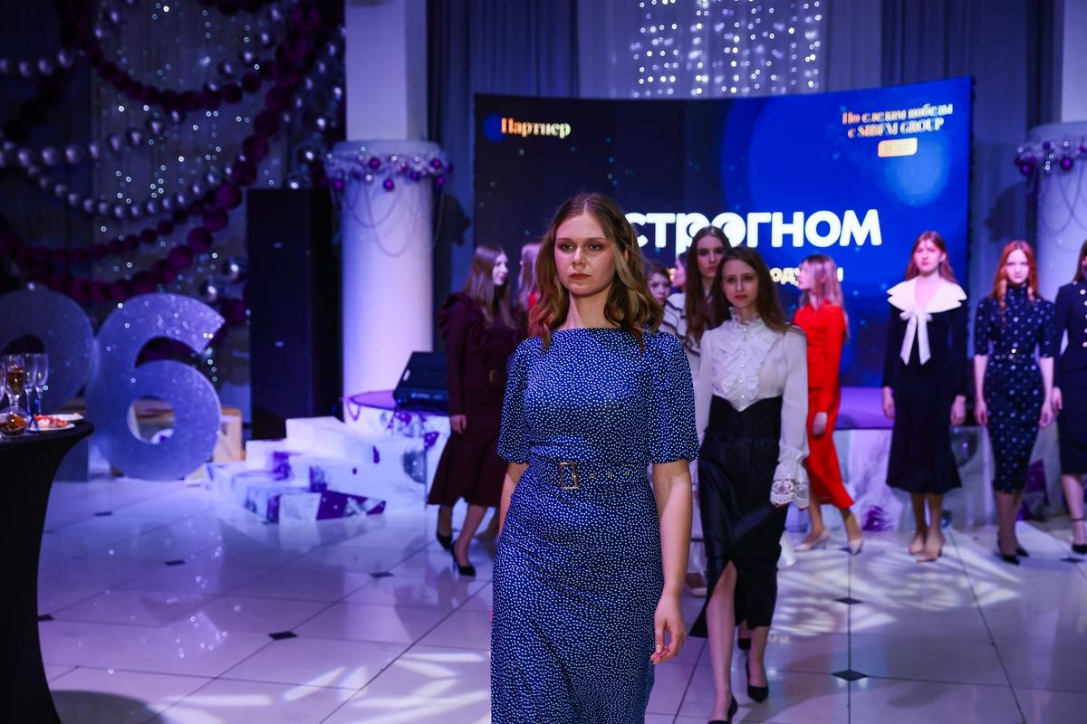 Фото «Настоящие успехи рождаются в команде»: медиахолдинг «Сиб.фм Group» подвёл итоги года. Фоторепортаж 33 - Сиб.ФМ Фото «Настоящие успехи рождаются в команде»: медиахолдинг «Сиб.фм Group» подвёл итоги года. Фоторепортаж 33