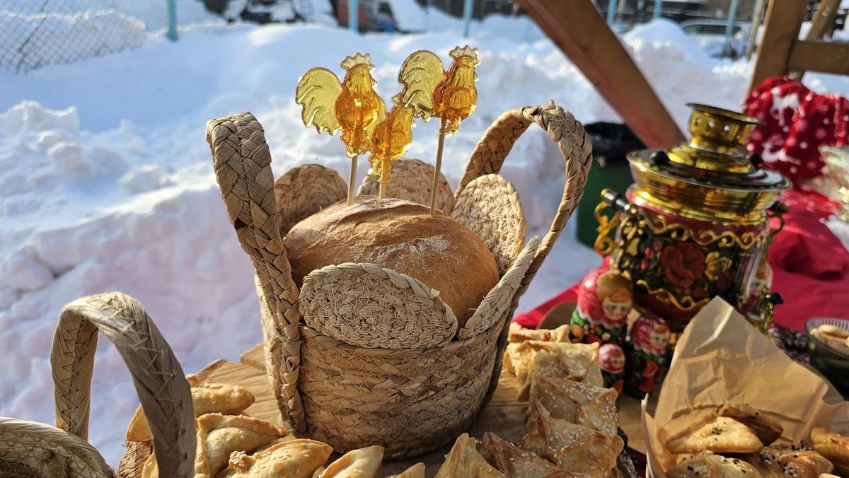 Фото Самый большой каток Новосибирска открылся на стадионе «Спартак». Фоторепортаж 5 - Сиб.ФМ Фото Самый большой каток Новосибирска открылся на стадионе «Спартак». Фоторепортаж 5