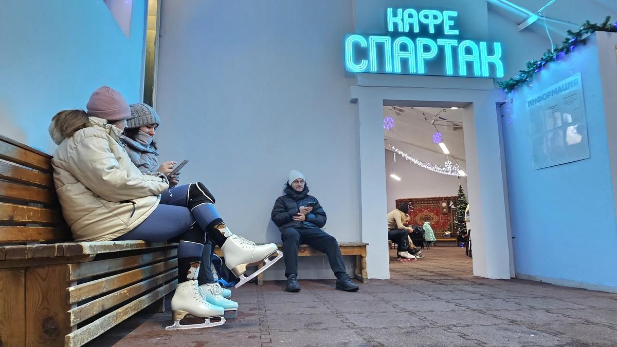 Фото Самый большой каток Новосибирска открылся на стадионе «Спартак». Фоторепортаж 8 - Сиб.ФМ Фото Самый большой каток Новосибирска открылся на стадионе «Спартак». Фоторепортаж 8