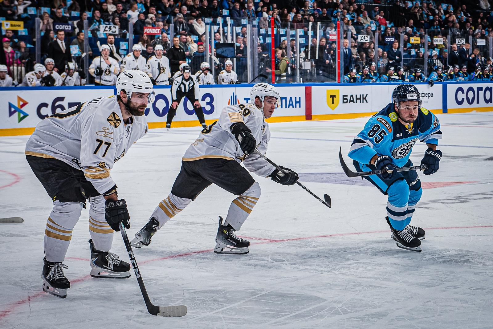 Фото Хоккейная «Сибирь» уступила «Адмиралу» на домашнем льду. Фоторепортаж 9