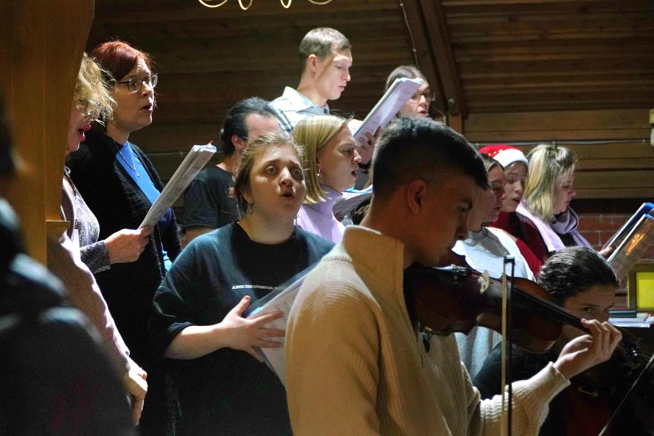 Фото В Новосибирске в соборе Преображение Господня прошла служба в честь католического Рождества. ФОТОРЕПОРТАЖ 23