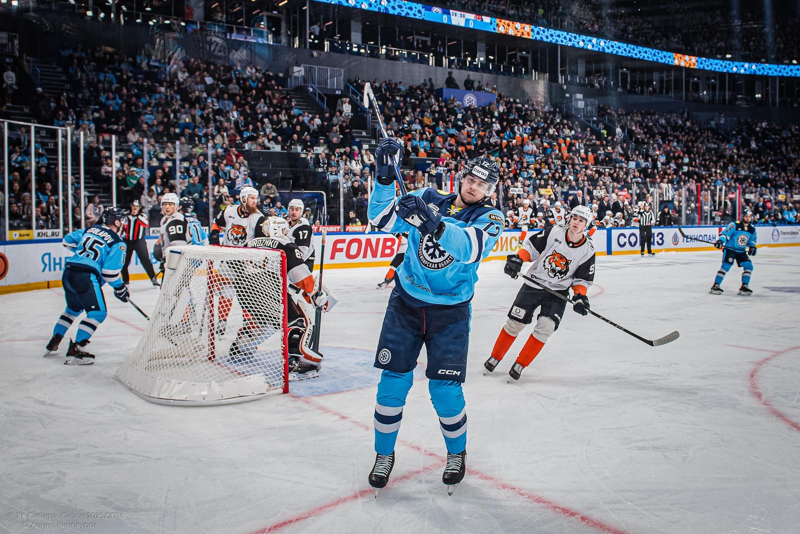 Фото Хоккейная «Сибирь» выдержала напор и победила «Амур». Фоторепортаж 5