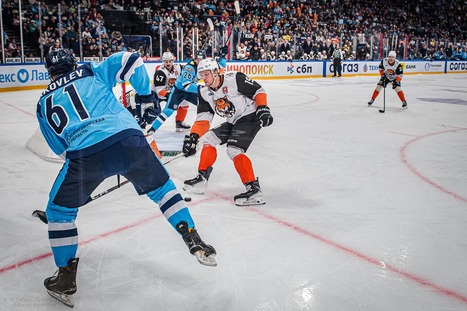 Фото Хоккейная «Сибирь» выдержала напор и победила «Амур». Фоторепортаж 6