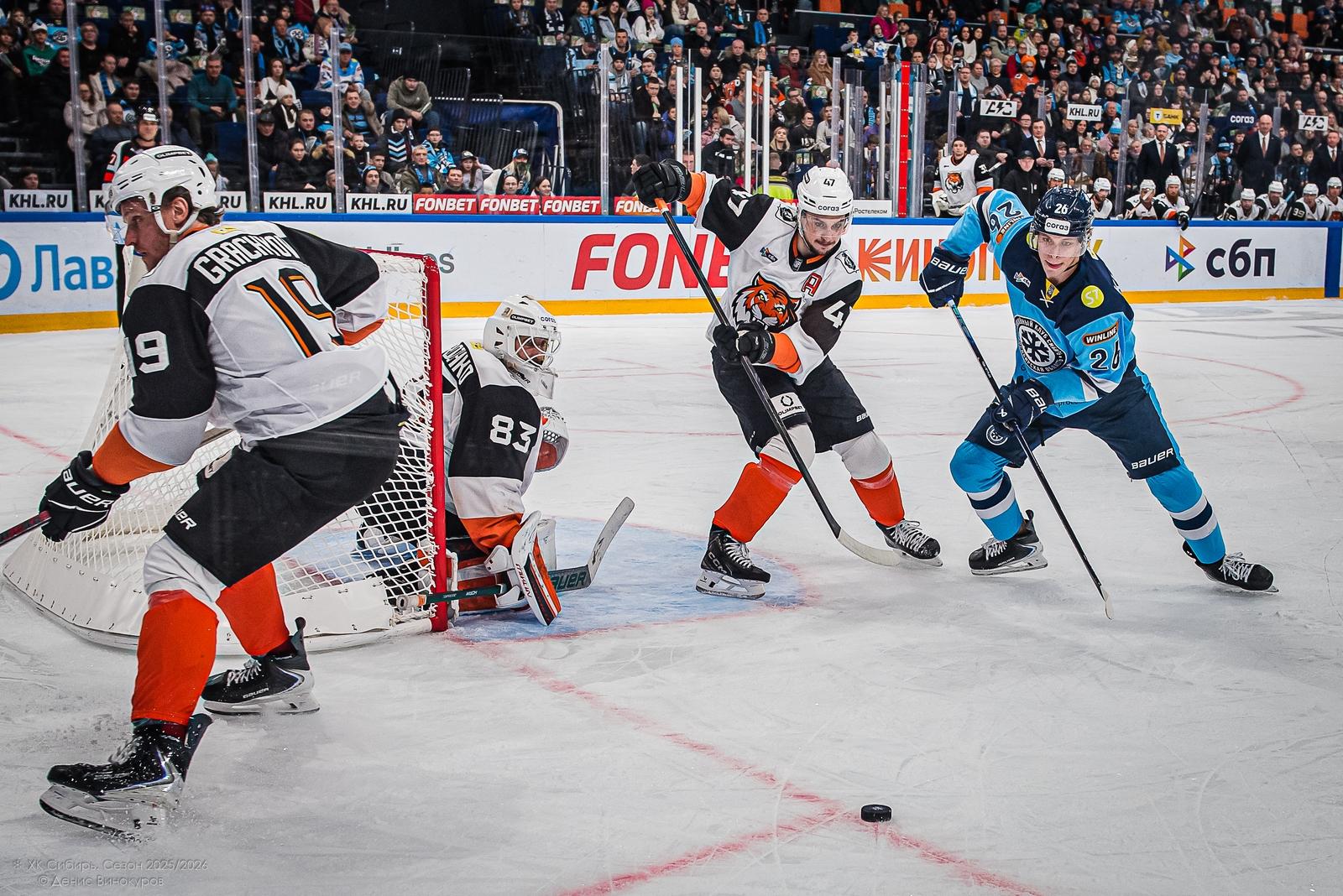 Фото Хоккейная «Сибирь» выдержала напор и победила «Амур». Фоторепортаж 7