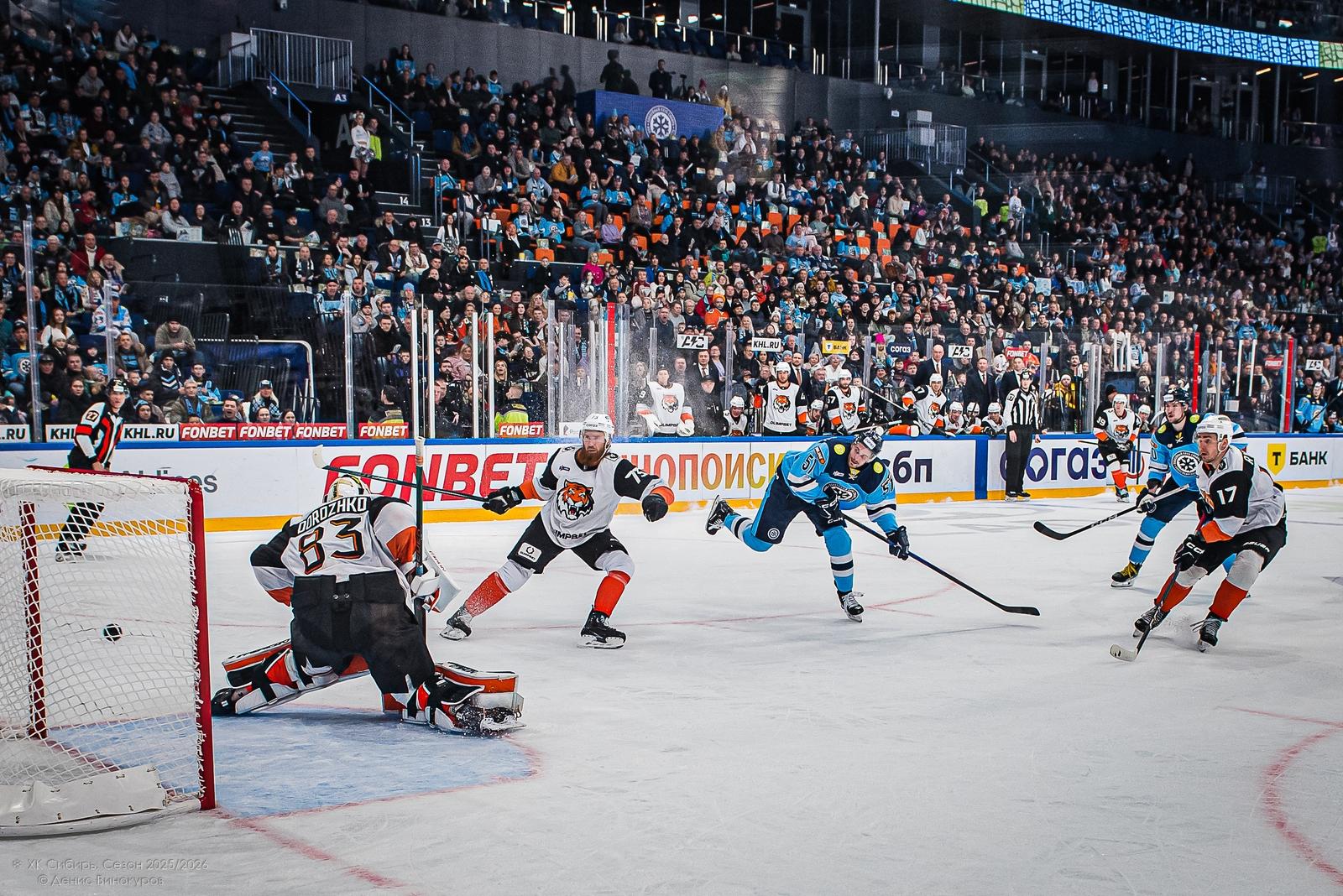 Фото Хоккейная «Сибирь» выдержала напор и победила «Амур». Фоторепортаж 14