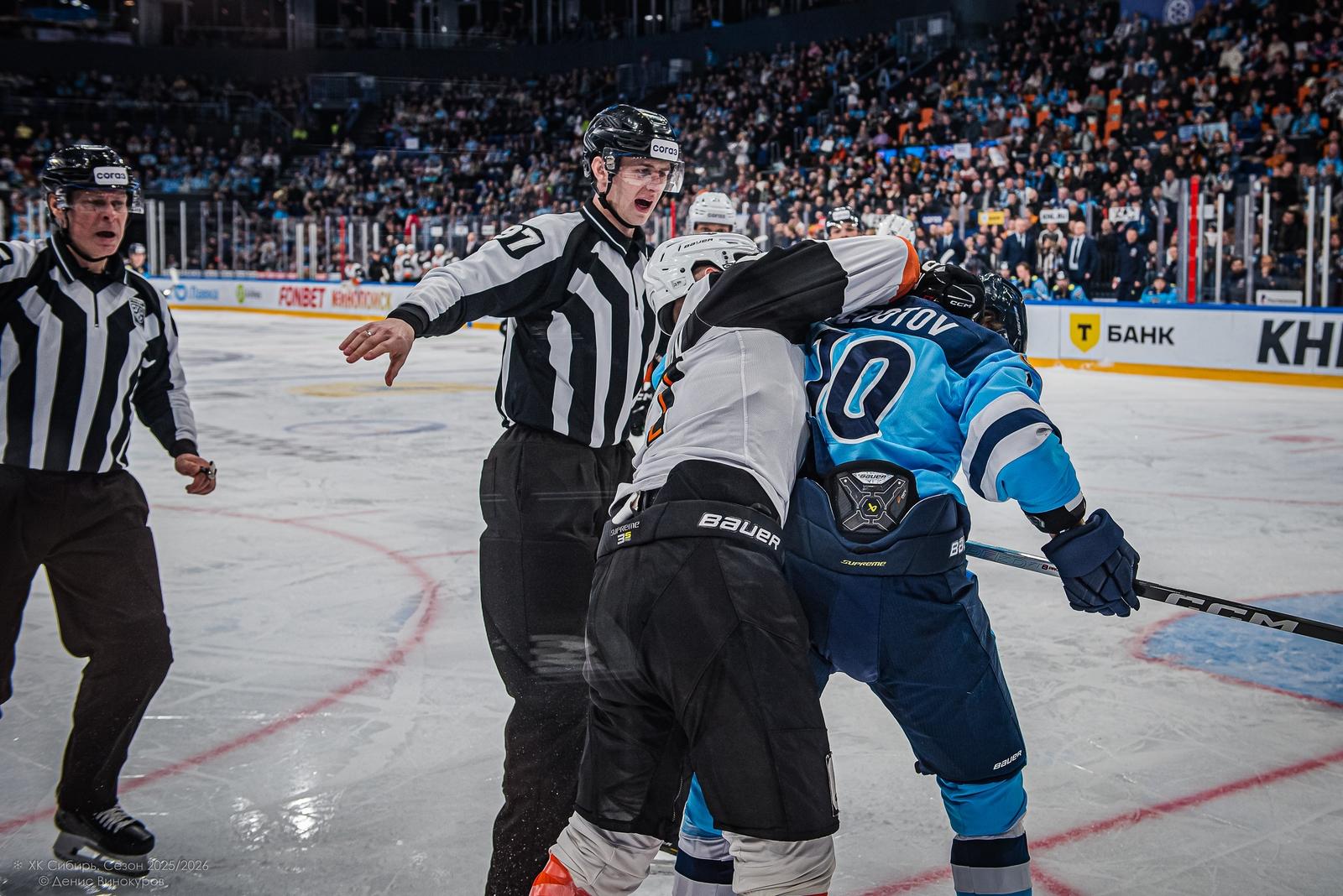 Фото Хоккейная «Сибирь» выдержала напор и победила «Амур». Фоторепортаж 24