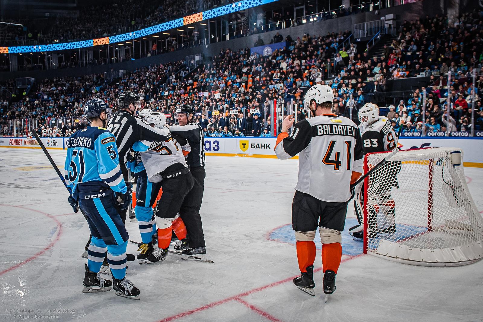 Фото Хоккейная «Сибирь» выдержала напор и победила «Амур». Фоторепортаж 25